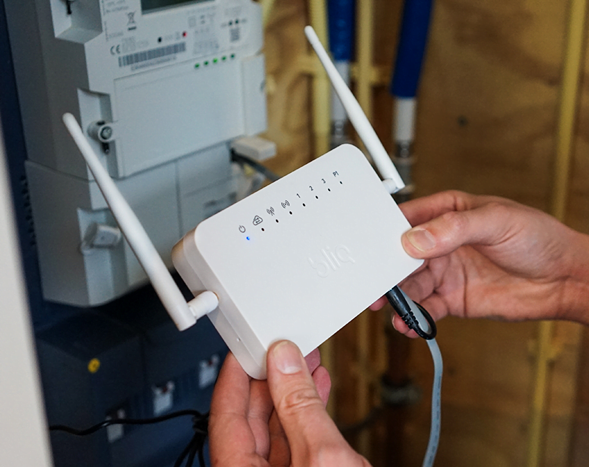 Connecting device to smart energy meter